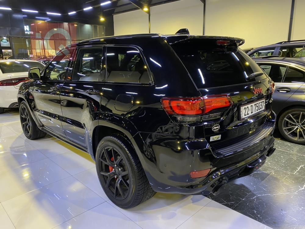 جیپ گراند شیرۆکی